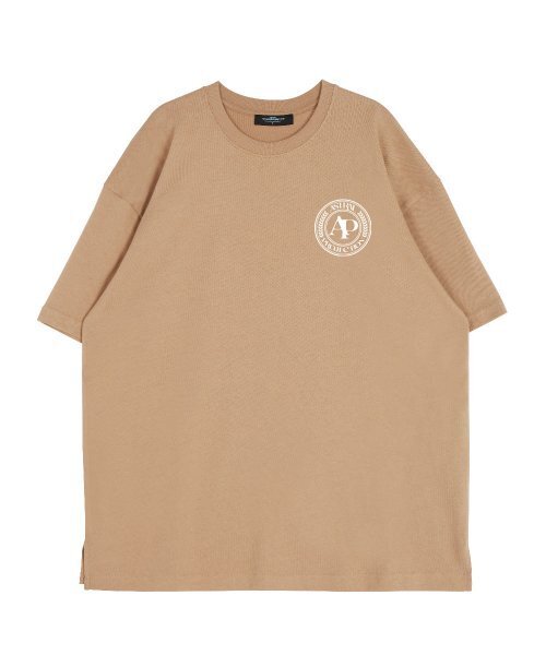 ASTRAL PROJECTION（アストラルプロジェクション）の「エイピー スポーティ エンブレム ラウンドネック 15番手 綿 半袖Tシャツ_ベージュ（Tシャツ/カットソー・レディース・その他・LARGE/MEDIUM/X-LARGE）」の2枚目の写真