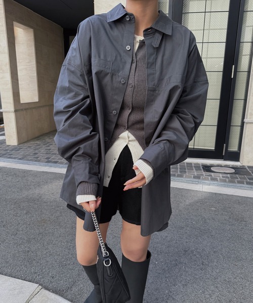 nananamoe(ナナナモエ)の「chin strap big silhouette SH(シャツ/ブラウス・レディース・チャコールグレー/クリーム・FREE)」の3枚目の写真