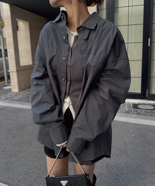 nananamoe(ナナナモエ)の「chin strap big silhouette SH(シャツ/ブラウス・レディース・チャコールグレー/クリーム・FREE)」の13枚目の写真