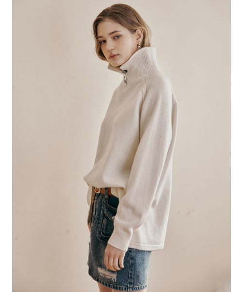 MAXZA(マージャコレクション)の「ボタンアップカラー ルーズフィット ポラネックニット(ニット/セーター・レディース・グレー・FREE)」の2枚目の写真