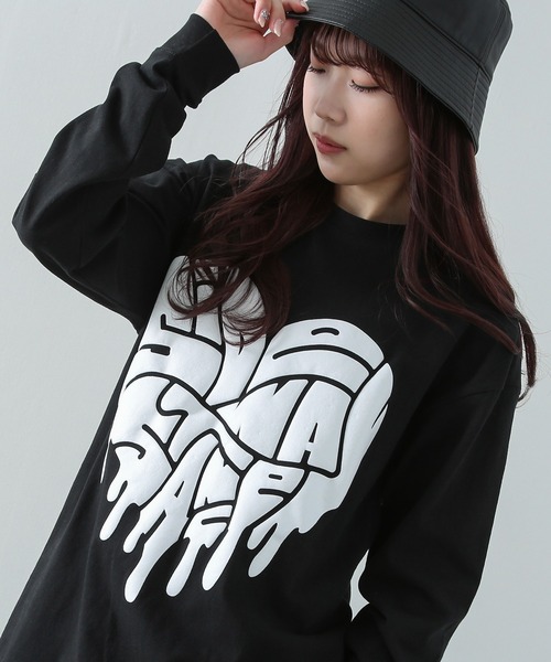 En serio TOKYO(エンソリオトーキョー)の「【SIDEWAYSTANCE】ドリップロゴハート長袖Tシャツ(Tシャツ/カットソー・メンズ・ブラック系3/グレー系2/ホワイト系3・MEDIUM/LARGE/SMALL)」の2枚目の写真