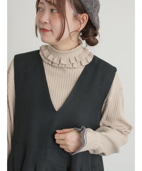 Samansa Mos2（サマンサ モスモス）の「袖口配色スカラップタートルニット（ニット/セーター・レディース・ベージュ/チャコールグレー/レッド・F）」の3枚目の写真