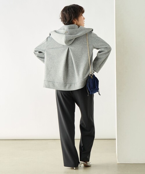 NOLLEY’S（ノーリーズ）の「【追加】ウォッシャブルエアボールフードブルゾン（ブルゾン・レディース・グレー/オフホワイト/ブラック・38）」の4枚目の写真