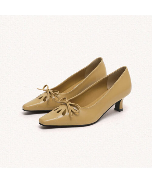 MAC MOC（マックモック）の「ヘイズ フラワーカットアウトミドルヒール_4カラー 5cm（パンプス・レディース・Beige/ブラウン/ブラック/Cream・22.5cm/23cm/23.5cm/24cm/24.5cm/25cm）」の3枚目の写真