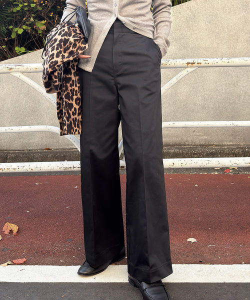 OUTDOOR PRODUCTS（アウトドアプロダクツ）の「T/C ライトクロスワイドストレートパンツ（スラックス・レディース・ブラック/チャコールグレー/レッド・36/38）」の4枚目の写真