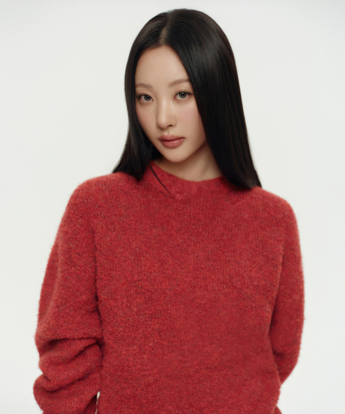 MUSINSA STANDARD WOMAN（ムシンサスタンダードウーマン）の「ウィメンズブークルリラックスクルーネックニット[レッド]（ニット/セーター・レディース・その他・MEDIUM/SMALL/LARGE/X-SMALL）」の2枚目の写真
