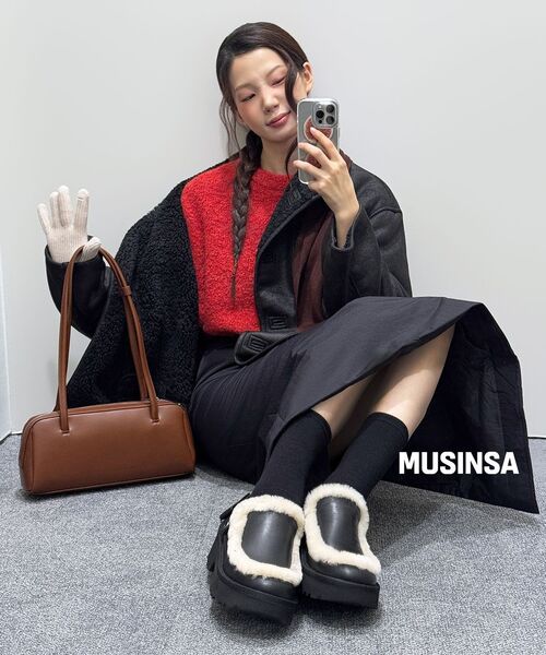 MUSINSA STANDARD WOMAN（ムシンサスタンダードウーマン）の「ウィメンズブークルリラックスクルーネックニット[レッド]（ニット/セーター・レディース・その他・MEDIUM/SMALL/LARGE/X-SMALL）」の6枚目の写真