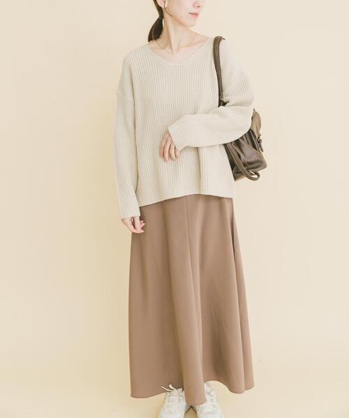 ITEMS URBANRESEARCH(アイテムズ アーバンリサーチ)の「畦Vネックニット×キャミワンピースSET(ワンピース・レディース・ピンク/ライトグレー/ベージュ・FREE)」の1枚目の写真