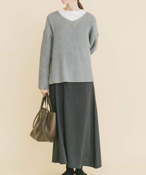 ITEMS URBANRESEARCH(アイテムズ アーバンリサーチ)の「畦Vネックニット×キャミワンピースSET(ワンピース・レディース・ピンク/ライトグレー/ベージュ・FREE)」の2枚目の写真