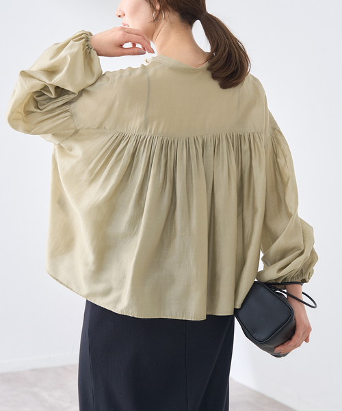 FRAMeWORK（フレームワーク）の「ギャザーブラウス（シャツ/ブラウス・レディース・ベージュ/チャコールグレー/ホワイト・FREE）」の6枚目の写真