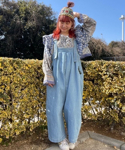 チャイハネ（チャイハネ）の「【チャイハネ】デニム刺繍サロペット（サロペット/オーバーオール・レディース・ブルー/ネイビー・FREE）」の4枚目の写真