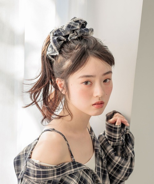 Heather（ヘザー）の「チェックボリュームシュシュ　656552（シュシュ・レディース・ブルー/ブラック/ベージュ/ネイビー・ONE SIZE）」の5枚目の写真