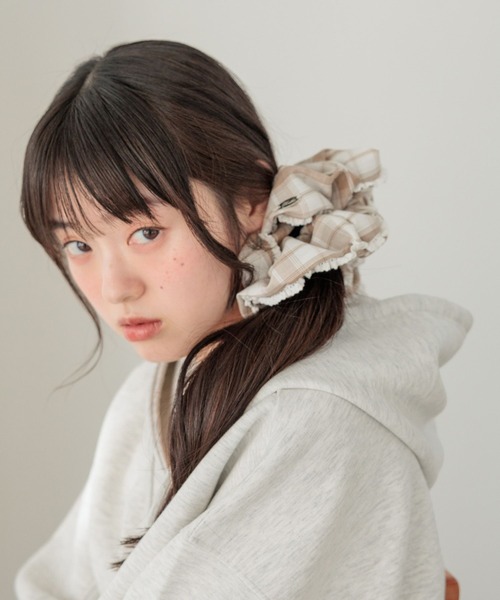 Heather（ヘザー）の「チェックボリュームシュシュ　656552（シュシュ・レディース・ブルー/ブラック/ベージュ/ネイビー・ONE SIZE）」の9枚目の写真