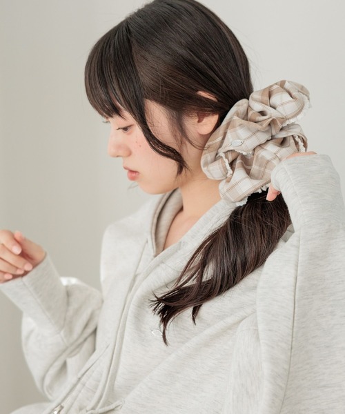 Heather（ヘザー）の「チェックボリュームシュシュ　656552（シュシュ・レディース・ブルー/ブラック/ベージュ/ネイビー・ONE SIZE）」の10枚目の写真