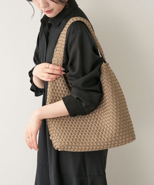 NAGHEDI（ナゲディ）の「【NAGHEDI】ワンショルダーバッグ-Nomad Medium Hobo（ショルダーバッグ・レディース・チャコールグレー/ベージュ・M）」の2枚目の写真