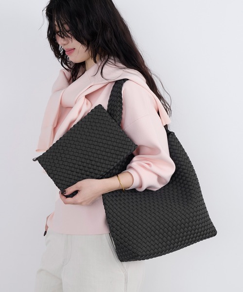 NAGHEDI（ナゲディ）の「【NAGHEDI】ワンショルダーバッグ-Nomad Medium Hobo（ショルダーバッグ・レディース・チャコールグレー/ベージュ・M）」の5枚目の写真