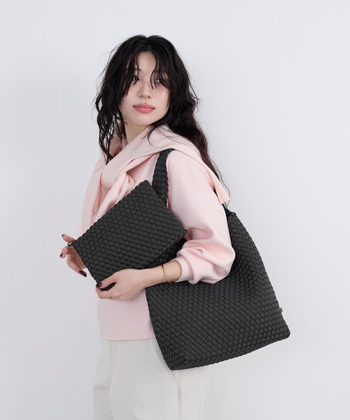 NAGHEDI（ナゲディ）の「【NAGHEDI】ワンショルダーバッグ-Nomad Medium Hobo（ショルダーバッグ・レディース・チャコールグレー/ベージュ・M）」の6枚目の写真