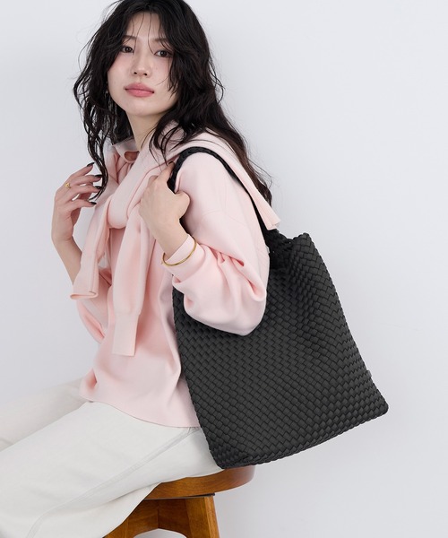 NAGHEDI（ナゲディ）の「【NAGHEDI】ワンショルダーバッグ-Nomad Medium Hobo（ショルダーバッグ・レディース・チャコールグレー/ベージュ・M）」の7枚目の写真