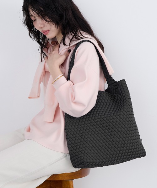 NAGHEDI（ナゲディ）の「【NAGHEDI】ワンショルダーバッグ-Nomad Medium Hobo（ショルダーバッグ・レディース・チャコールグレー/ベージュ・M）」の8枚目の写真