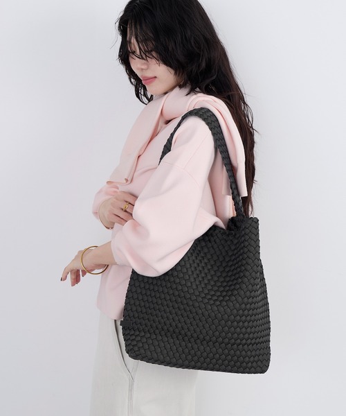 NAGHEDI（ナゲディ）の「【NAGHEDI】ワンショルダーバッグ-Nomad Medium Hobo（ショルダーバッグ・レディース・チャコールグレー/ベージュ・M）」の9枚目の写真