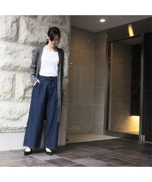 aity(アイティ)の「M-4L ウエストタック ハイウエストデニムワイドパンツ(デニムパンツ・レディース・ネイビー/ワンウォッシュ・4L/3L/LL/L/M)」の4枚目の写真
