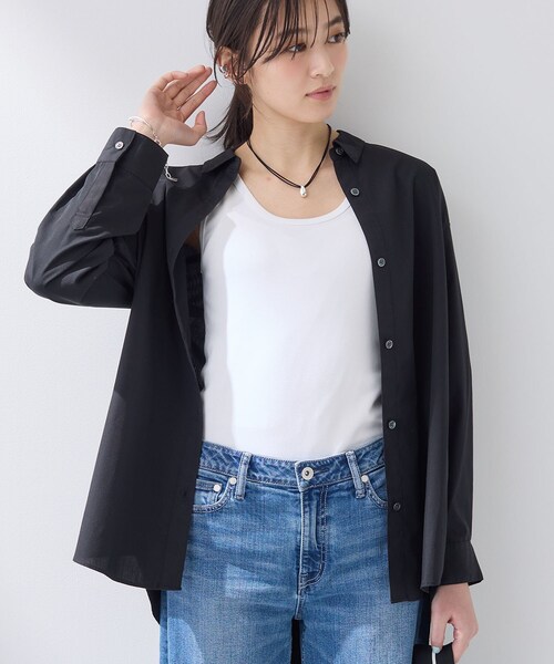 INDIVI（インディヴィ）の「【羽織りとしても活躍】ベーシックレギュラーシャツ（シャツ/ブラウス・レディース・グレー系2/ブルー系7/ブラック/ホワイト・13/05/36/38）」の2枚目の写真