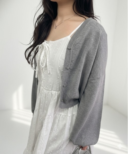 CLEAR BASIC（クリアベーシック）の「ハートボタンVネックニットカーディガン（カーディガン/ボレロ・レディース・アイボリー/杢グレー/ラベンダー/ブラック・F）」の3枚目の写真