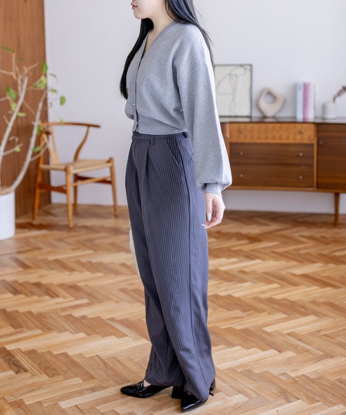 CLEAR BASIC（クリアベーシック）の「ハートボタンVネックニットカーディガン（カーディガン/ボレロ・レディース・アイボリー/杢グレー/ラベンダー/ブラック・F）」の14枚目の写真