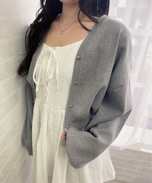CLEAR BASIC（クリアベーシック）の「ハートボタンVネックニットカーディガン（カーディガン/ボレロ・レディース・アイボリー/杢グレー/ラベンダー/ブラック・F）」の10枚目の写真