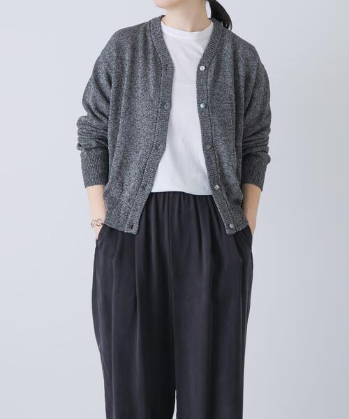 かぐれ（カグレ）の「ドライコットンVネックカーディガン（ニット/セーター・レディース・チャコールグレー/グレー・FREE）」の2枚目の写真