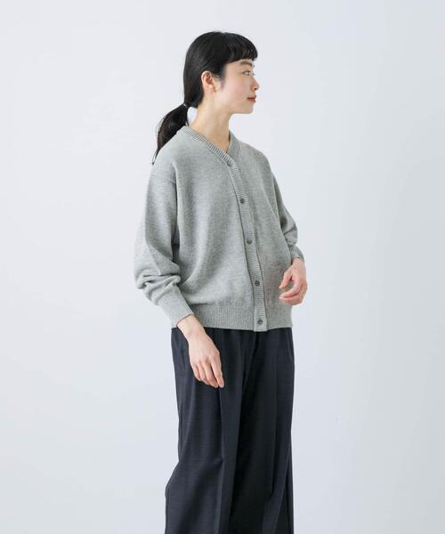かぐれ（カグレ）の「ドライコットンVネックカーディガン（ニット/セーター・レディース・チャコールグレー/グレー・FREE）」の3枚目の写真