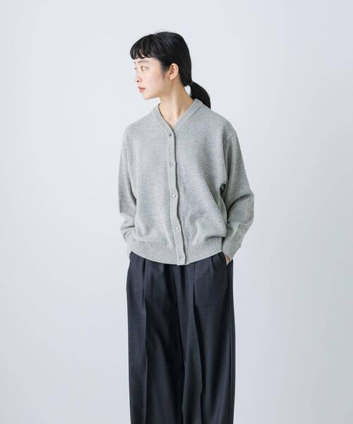 かぐれ（カグレ）の「ドライコットンVネックカーディガン（ニット/セーター・レディース・チャコールグレー/グレー・FREE）」の4枚目の写真