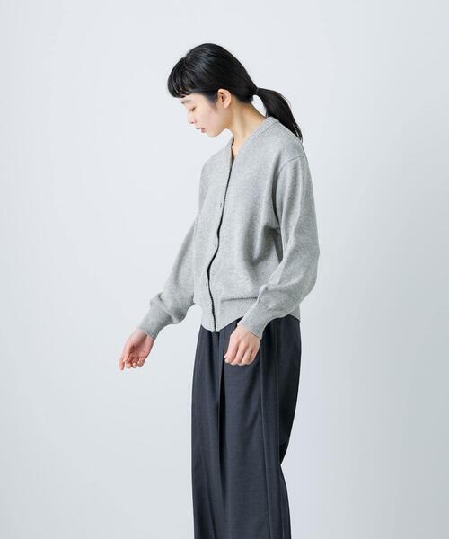 かぐれ（カグレ）の「ドライコットンVネックカーディガン（ニット/セーター・レディース・チャコールグレー/グレー・FREE）」の5枚目の写真