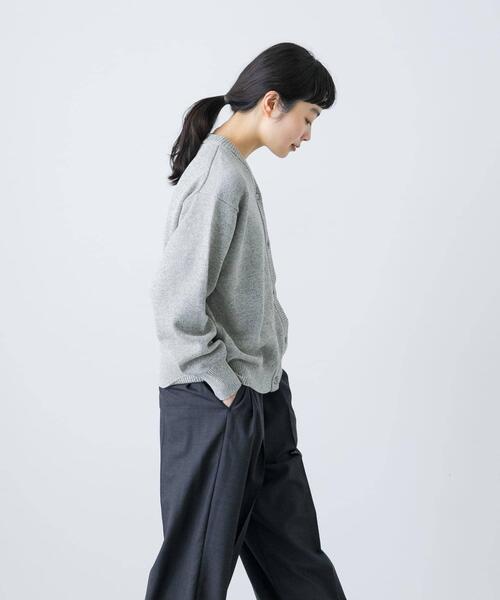 かぐれ（カグレ）の「ドライコットンVネックカーディガン（ニット/セーター・レディース・チャコールグレー/グレー・FREE）」の6枚目の写真