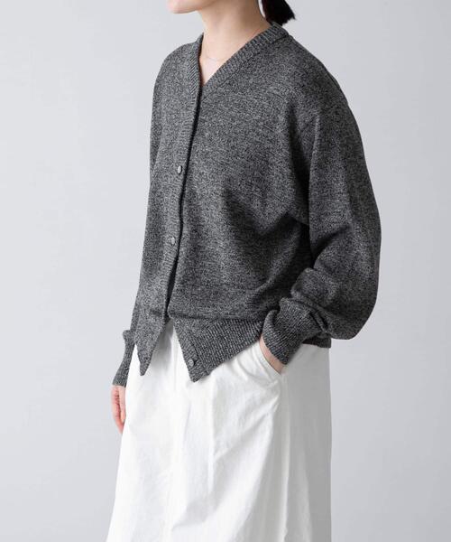 かぐれ（カグレ）の「ドライコットンVネックカーディガン（ニット/セーター・レディース・チャコールグレー/グレー・FREE）」の17枚目の写真