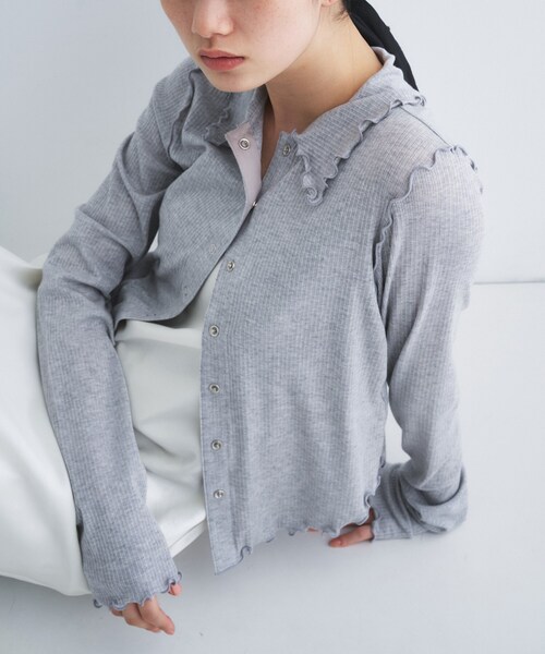 CODE A（コードエー）の「edge－fit ribbed cardigan（カーディガン/ボレロ・レディース・ライトグレー/ホワイト/ライトブルー・00）」の2枚目の写真