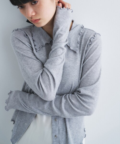 CODE A（コードエー）の「edge－fit ribbed cardigan（カーディガン/ボレロ・レディース・ライトグレー/ホワイト/ライトブルー・00）」の4枚目の写真