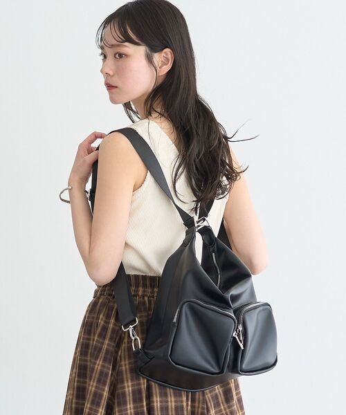 earth music&ecology(アースミュージックアンドエコロジー)の「Wポケット3WAYショルダーバッグ(ショルダーバッグ・レディース・ブラック/アイボリー・FREE)」の5枚目の写真