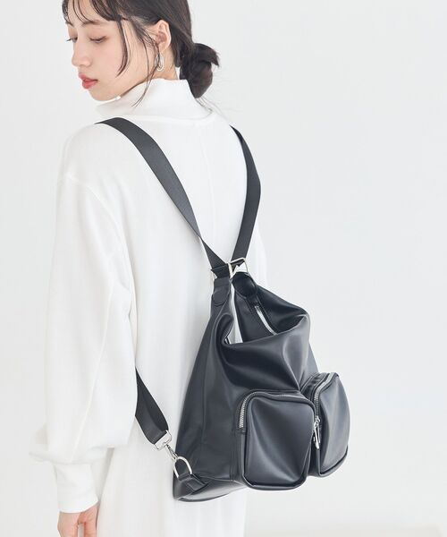 earth music&ecology(アースミュージックアンドエコロジー)の「Wポケット3WAYショルダーバッグ(ショルダーバッグ・レディース・ブラック/アイボリー・FREE)」の7枚目の写真