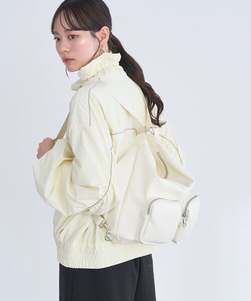 earth music&ecology(アースミュージックアンドエコロジー)の「Wポケット3WAYショルダーバッグ(ショルダーバッグ・レディース・ブラック/アイボリー・FREE)」の11枚目の写真