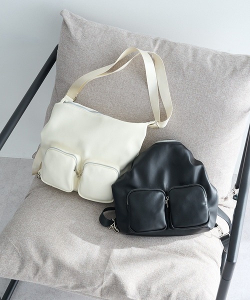 earth music&ecology（アースミュージックアンドエコロジー）の「Wポケット３WAYショルダーバッグ（ショルダーバッグ・レディース・ブラック/アイボリー・FREE）」の4枚目の写真