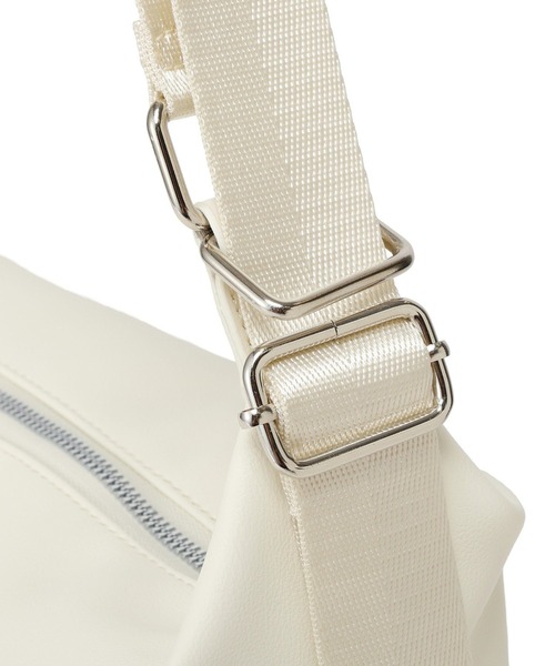 earth music&ecology（アースミュージックアンドエコロジー）の「Wポケット３WAYショルダーバッグ（ショルダーバッグ・レディース・ブラック/アイボリー・FREE）」の7枚目の写真