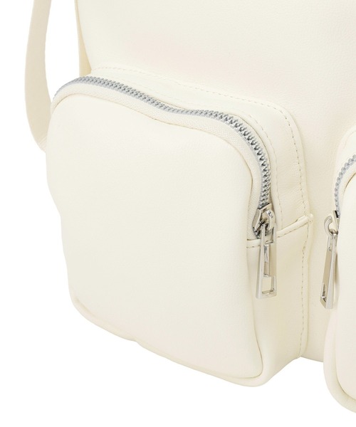 earth music&ecology（アースミュージックアンドエコロジー）の「Wポケット３WAYショルダーバッグ（ショルダーバッグ・レディース・ブラック/アイボリー・FREE）」の8枚目の写真