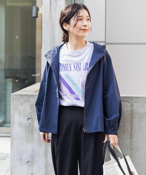 URBAN RESEARCH DOORS（アーバンリサーチドアーズ）の「撥水バックギャザーフードジャケット（その他アウター・レディース・ベージュ系その他/ネイビー/ベージュ・FREE）」の3枚目の写真