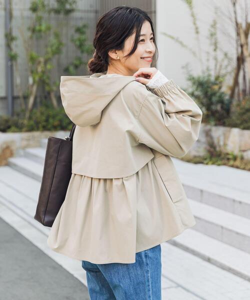 URBAN RESEARCH DOORS（アーバンリサーチドアーズ）の「撥水バックギャザーフードジャケット（その他アウター・レディース・ベージュ系その他/ネイビー/ベージュ・FREE）」の6枚目の写真