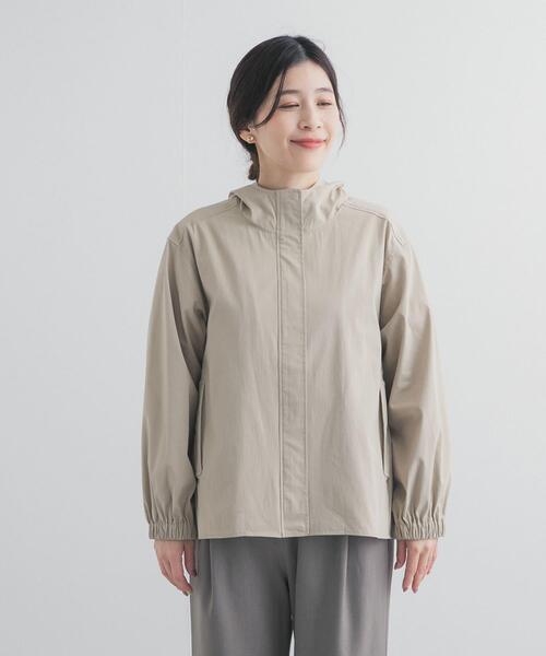 URBAN RESEARCH DOORS（アーバンリサーチドアーズ）の「撥水バックギャザーフードジャケット（その他アウター・レディース・ベージュ系その他/ネイビー/ベージュ・FREE）」の11枚目の写真