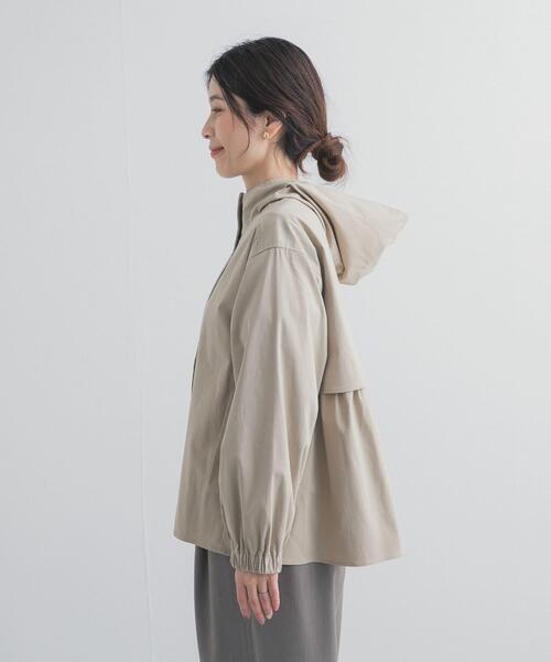 URBAN RESEARCH DOORS（アーバンリサーチドアーズ）の「撥水バックギャザーフードジャケット（その他アウター・レディース・ベージュ系その他/ネイビー/ベージュ・FREE）」の12枚目の写真