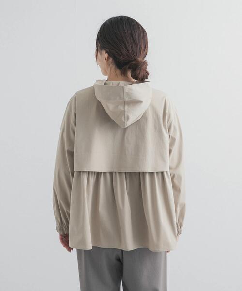 URBAN RESEARCH DOORS（アーバンリサーチドアーズ）の「撥水バックギャザーフードジャケット（その他アウター・レディース・ベージュ系その他/ネイビー/ベージュ・FREE）」の13枚目の写真