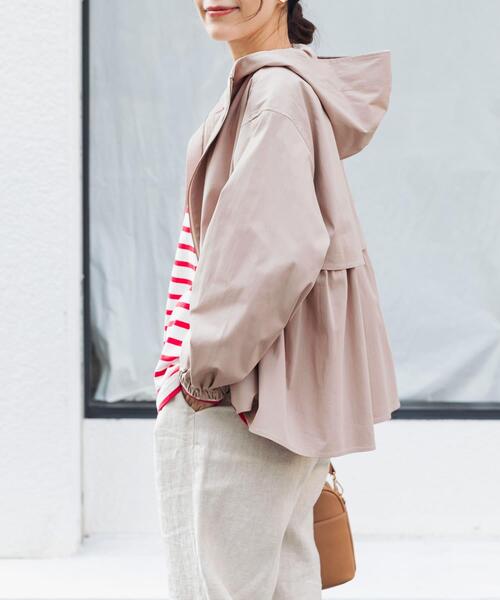 URBAN RESEARCH DOORS（アーバンリサーチドアーズ）の「撥水バックギャザーフードジャケット（その他アウター・レディース・ベージュ系その他/ネイビー/ベージュ・FREE）」の18枚目の写真