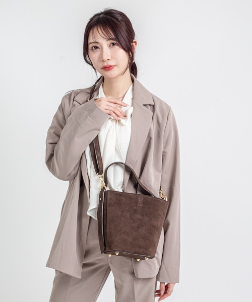 AULENTTI(オウレンティ)の「【AULENTTI/オウレンティ】2WAY レザー ショルダーバッグ ポーチ付き(ショルダーバッグ・レディース・ダークブラウン・FREE)」の3枚目の写真